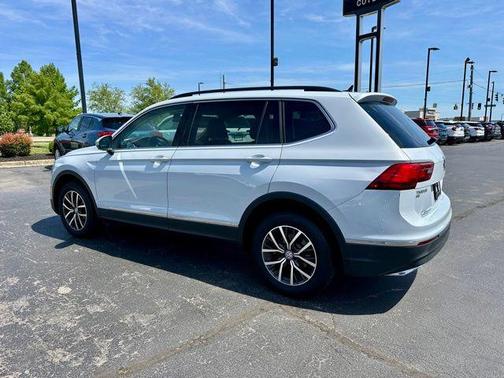 White Silver 2018 Volkswagen Tiguan 2.0T SE 4MOTION