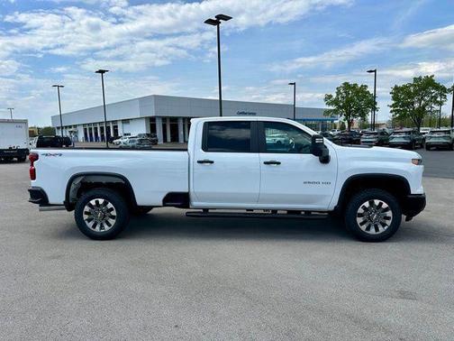 Summit White 2026 Chevrolet Silverado 2500 Custom