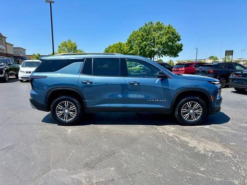 Lakeshore Blue Metallic 2025 Chevrolet Traverse LT