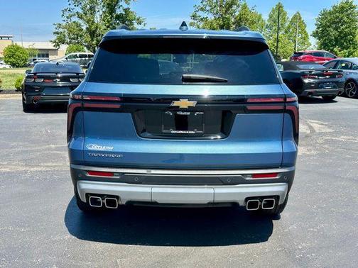 Lakeshore Blue Metallic 2025 Chevrolet Traverse LT