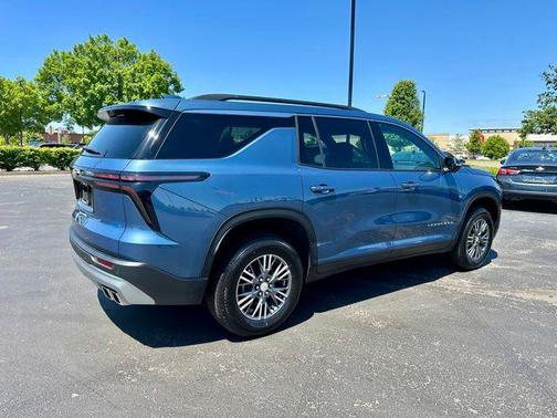 Lakeshore Blue Metallic 2025 Chevrolet Traverse LT