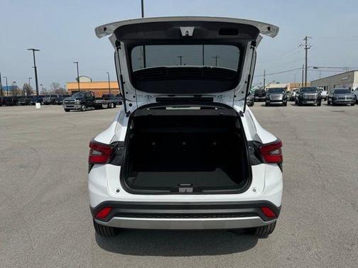Summit White 2026 Chevrolet Trax LT