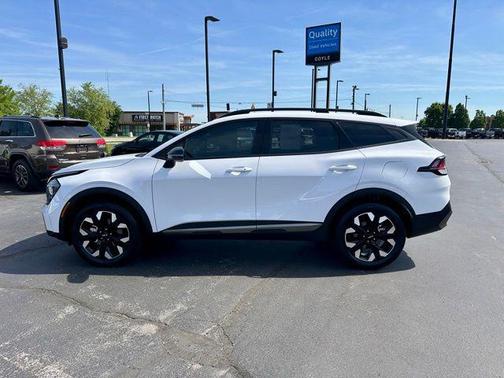 Glacial White Pearl 2024 Kia Sportage X-Line