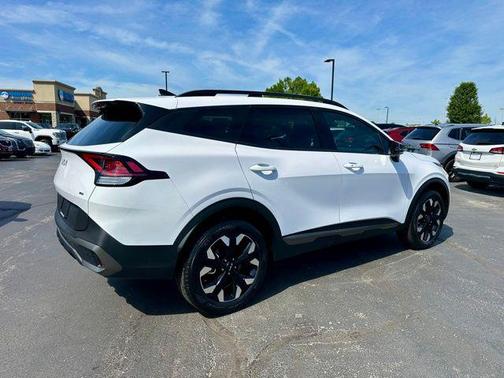 Glacial White Pearl 2024 Kia Sportage X-Line