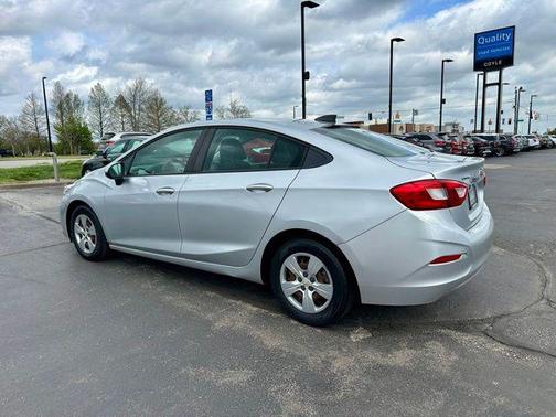 Silver Ice Metallic 2018 Chevrolet Cruze LS