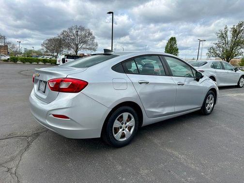 Silver Ice Metallic 2018 Chevrolet Cruze LS