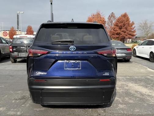 2022 Toyota Sienna XLE