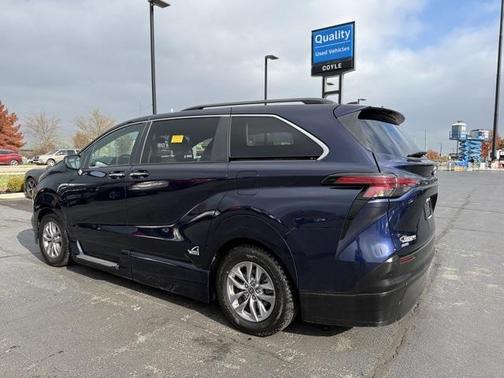 2022 Toyota Sienna XLE