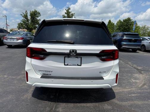 Platinum White Pearl 2025 Honda Odyssey Elite