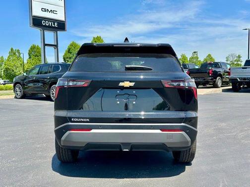 Mosaic Black Metallic 2026 Chevrolet Equinox 1LT