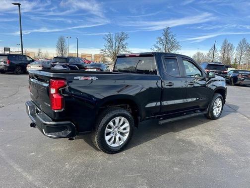 2022 Chevrolet Silverado 1500 Custom