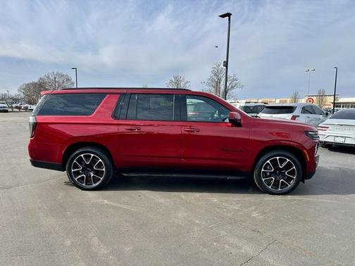 2025 Chevrolet Suburban RST