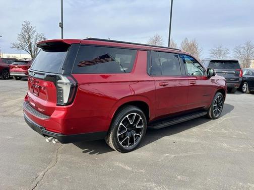 2025 Chevrolet Suburban RST