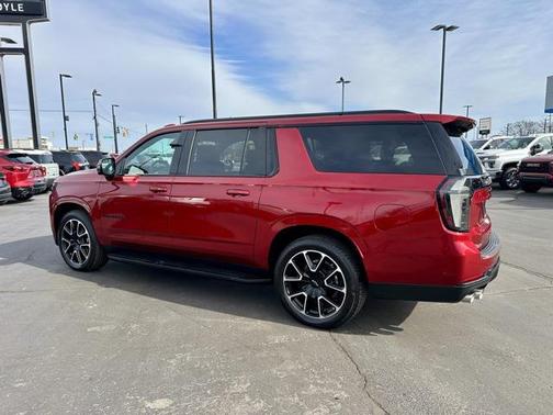 2025 Chevrolet Suburban RST