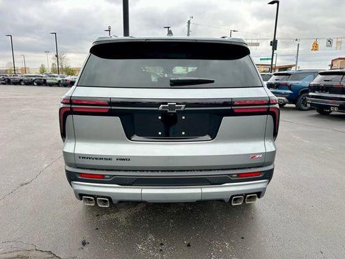 Polar White Tricoat 2026 Chevrolet Traverse AWD Z71