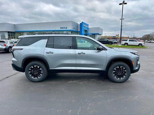 Polar White Tricoat 2026 Chevrolet Traverse AWD Z71