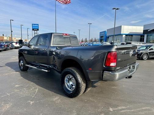 2018 RAM 3500 SLT Crew Cab 4x4 8' Box