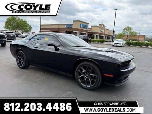Pitch Black Clearcoat 2022 Dodge Challenger SXT