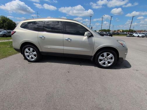 Champagne Silver Metallic 2016 Chevrolet Traverse 1LT