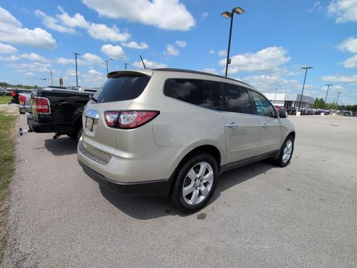 Champagne Silver Metallic 2016 Chevrolet Traverse 1LT
