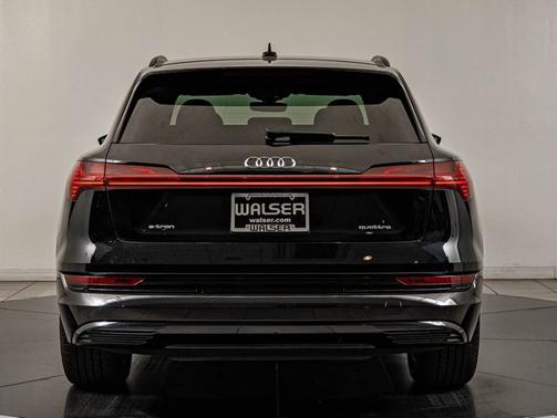 2022 Audi e-tron Premium