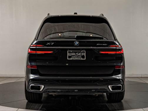 Black Sapphire Metallic 2025 BMW X7 xDrive40i