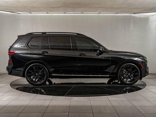 Black Sapphire Metallic 2025 BMW X7 xDrive40i
