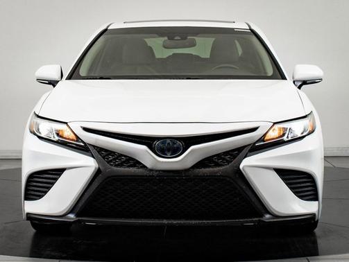 2018 Toyota Camry Hybrid SE