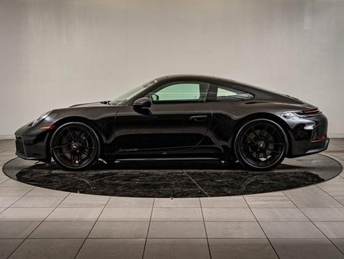 2025 Porsche 911 Carrera 4 GTS