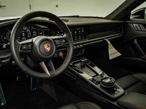 2025 Porsche 911 Carrera 4 GTS