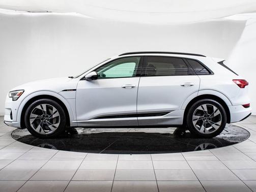 2022 Audi e-tron Premium