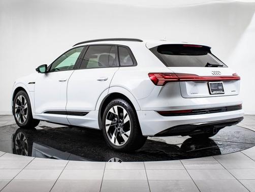 2022 Audi e-tron Premium