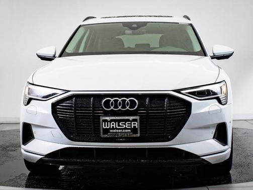 2022 Audi e-tron Premium