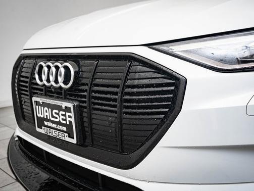 2022 Audi e-tron Premium
