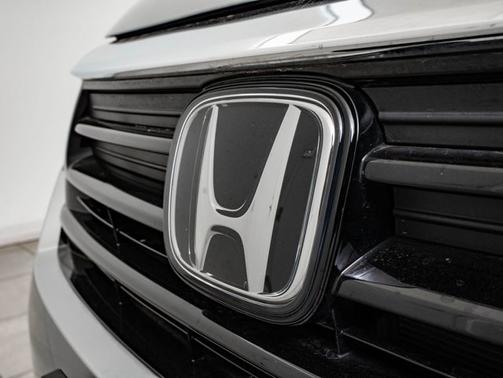 Lunar Silver Metallic 2024 Honda Odyssey Elite