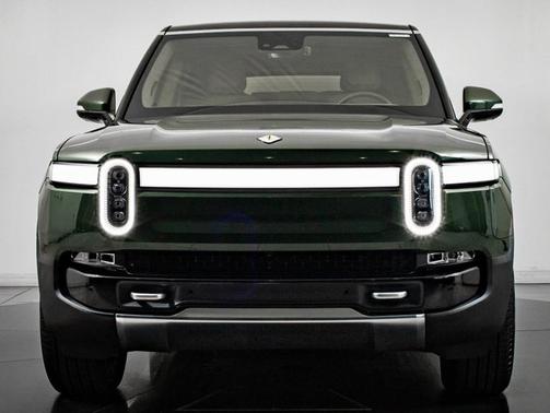 2024 Rivian R1S Adventure