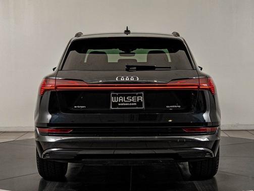 2022 Audi e-tron Premium