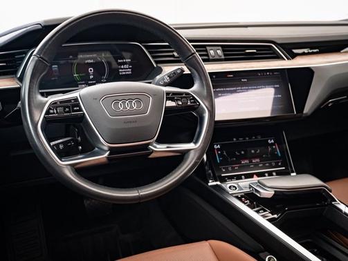 2022 Audi e-tron Premium Plus