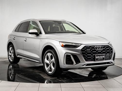 2022 Audi Q5 S line Premium Plus