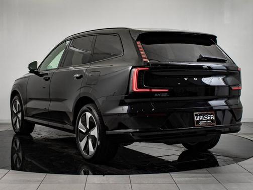 2025 Volvo EX90 Plus