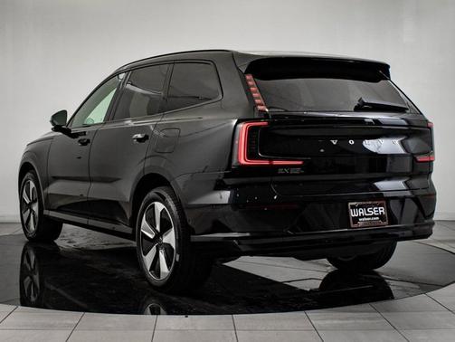 2025 Volvo EX90 Plus