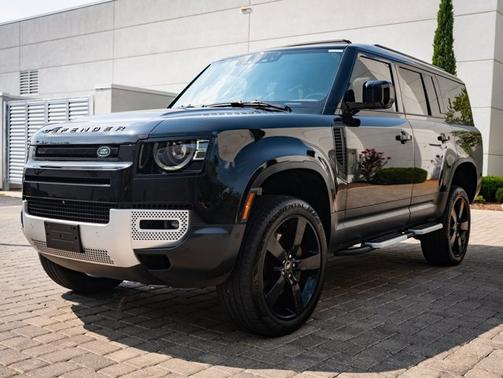2023 Land Rover Defender SE