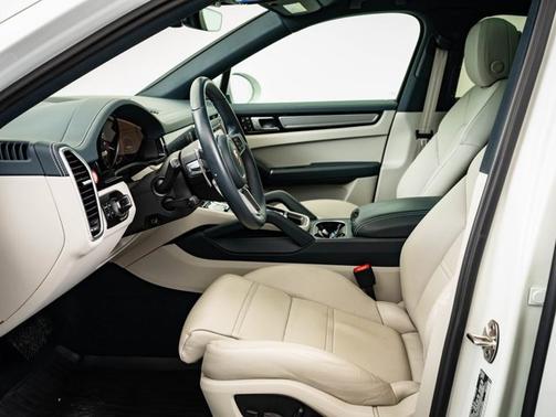 2023 Porsche Cayenne Platinum Edition