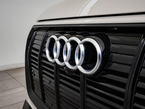 Siam Beige Metallic 2021 Audi e-tron Premium