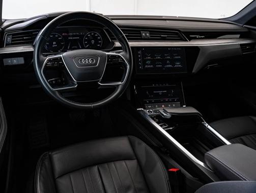 Florett Silver Metallic 2022 Audi e-tron Premium