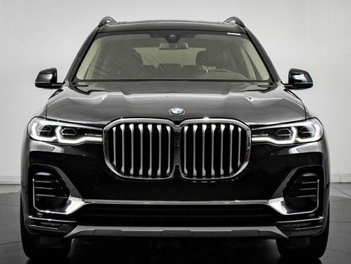 Black Sapphire Metallic 2022 BMW X7 xDrive40i