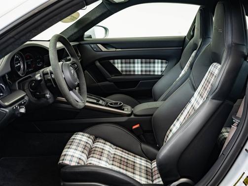 2025 Porsche 911 Turbo