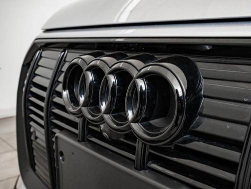 2022 Audi e-tron Premium