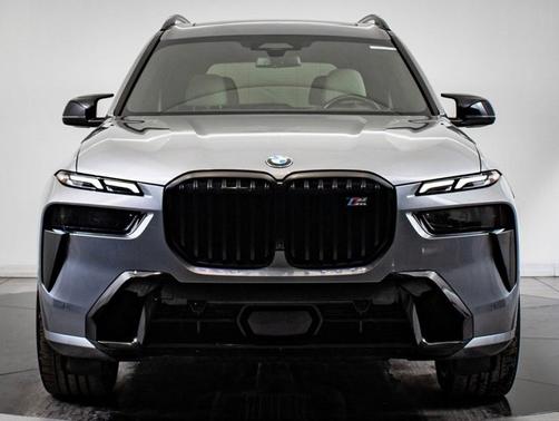 2023 BMW X7 M60i