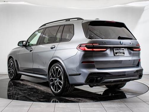2023 BMW X7 M60i